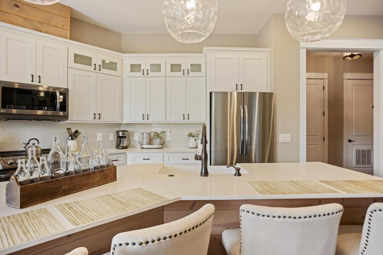 Beautiful Downtown Condo - Balcony - Amazing City Views - Loaded Kitchen - Stainless Steel Appliances - Board Games & More Блу-Ридж Экстерьер фото